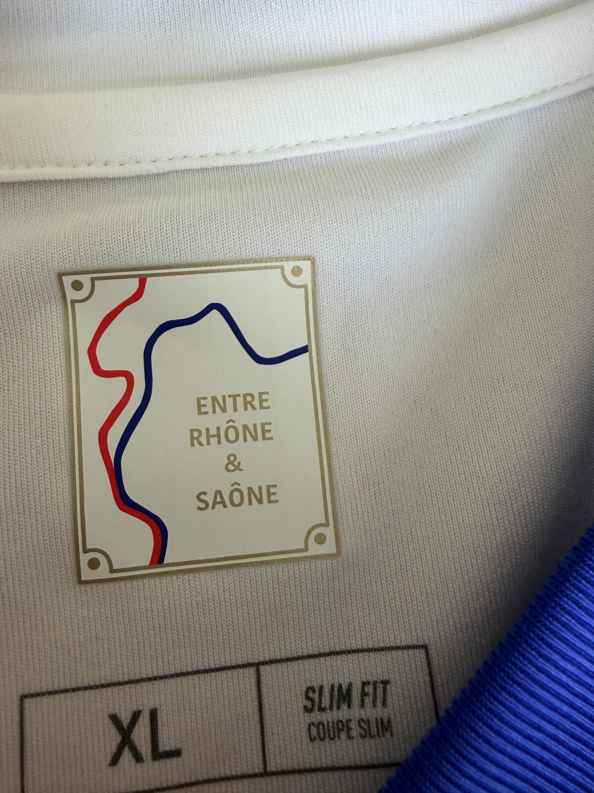 Interior back neck showing a gold-framed graphic with red and blue river lines and the words Entre Rhone and Saone